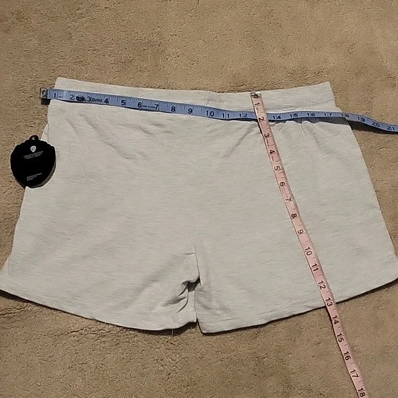 ❤️ NWT SCOOBY-DOO SHORTS SIZE LARGE - Picture 6 of 6